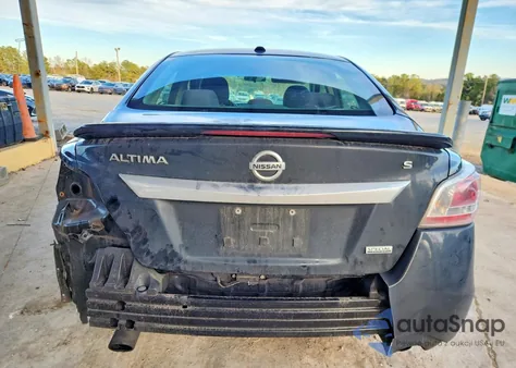 2015 Nissan Altima z USA, uszkodzony, nr VIN 1N4AL3AP3FN919713